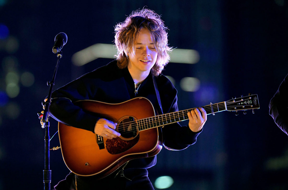 billy-strings-grammys-performance-2022-billboard-1548779213