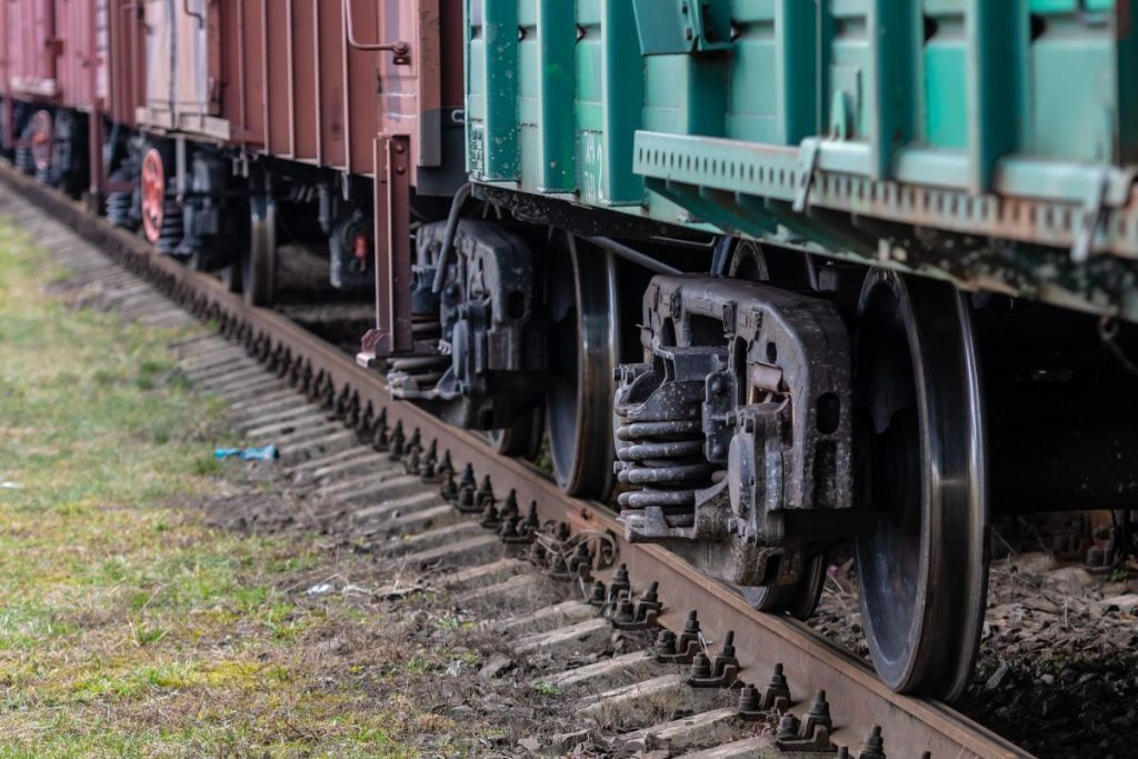 train-1024x683-140372