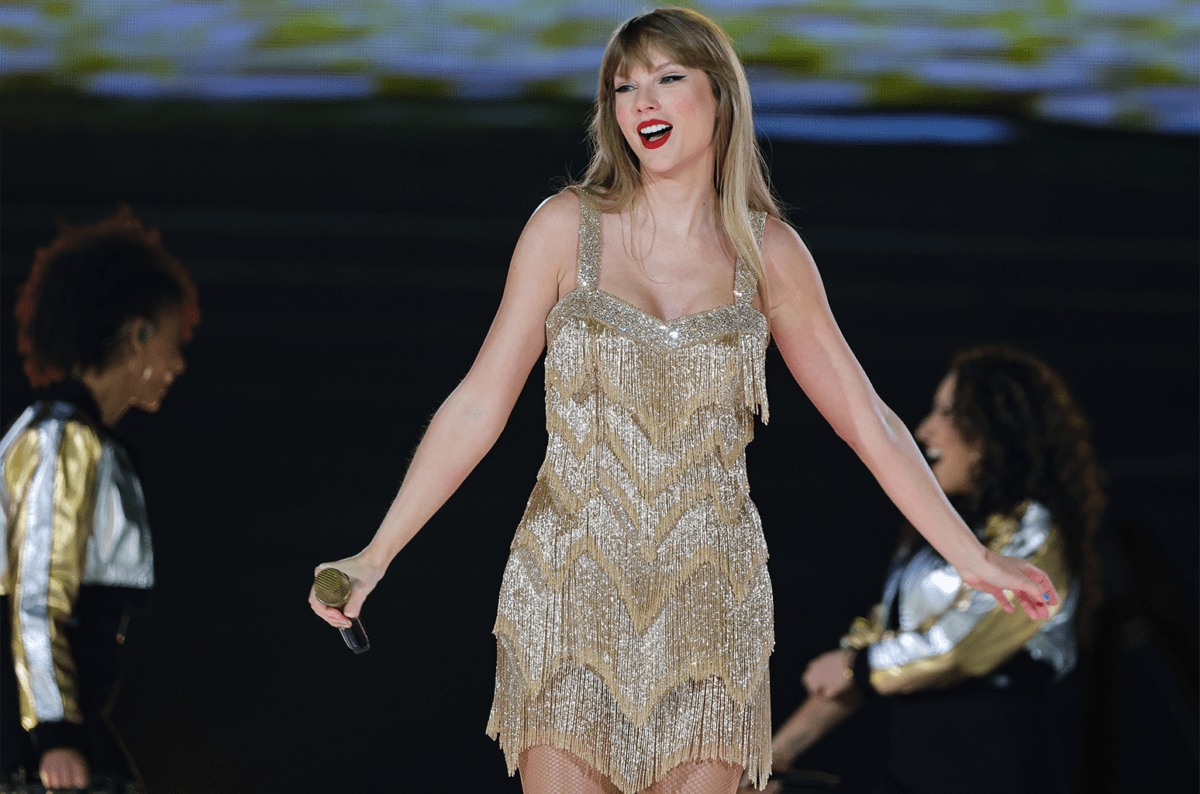 taylor-swift-eras-tour-las-vegas-2023-billboard-154882362