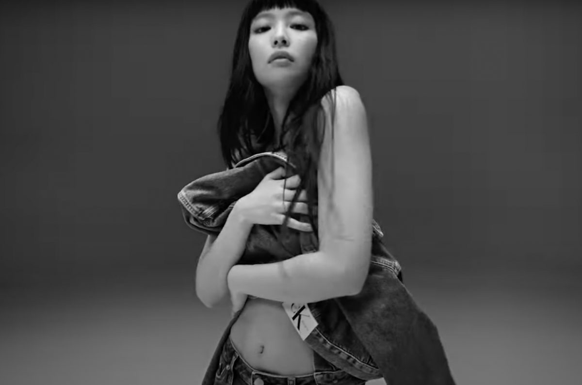 do-not-reuse-jennie-calvin-klein-spring-2023-billboard-1548700940