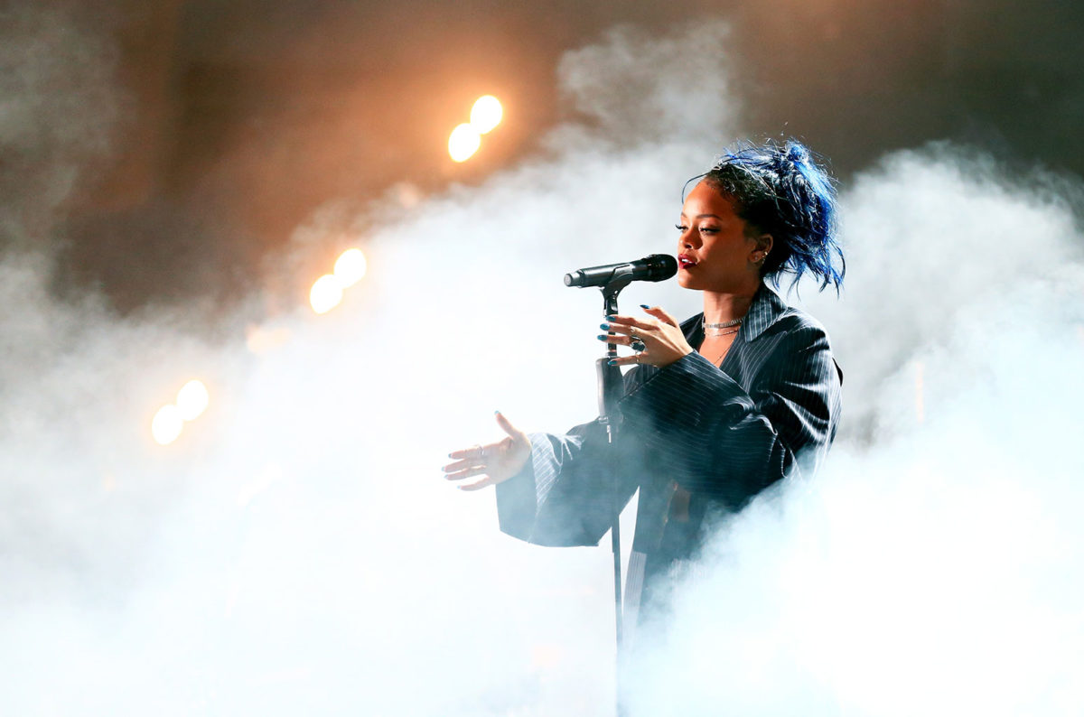 rihanna-2015-billboard-1548979932