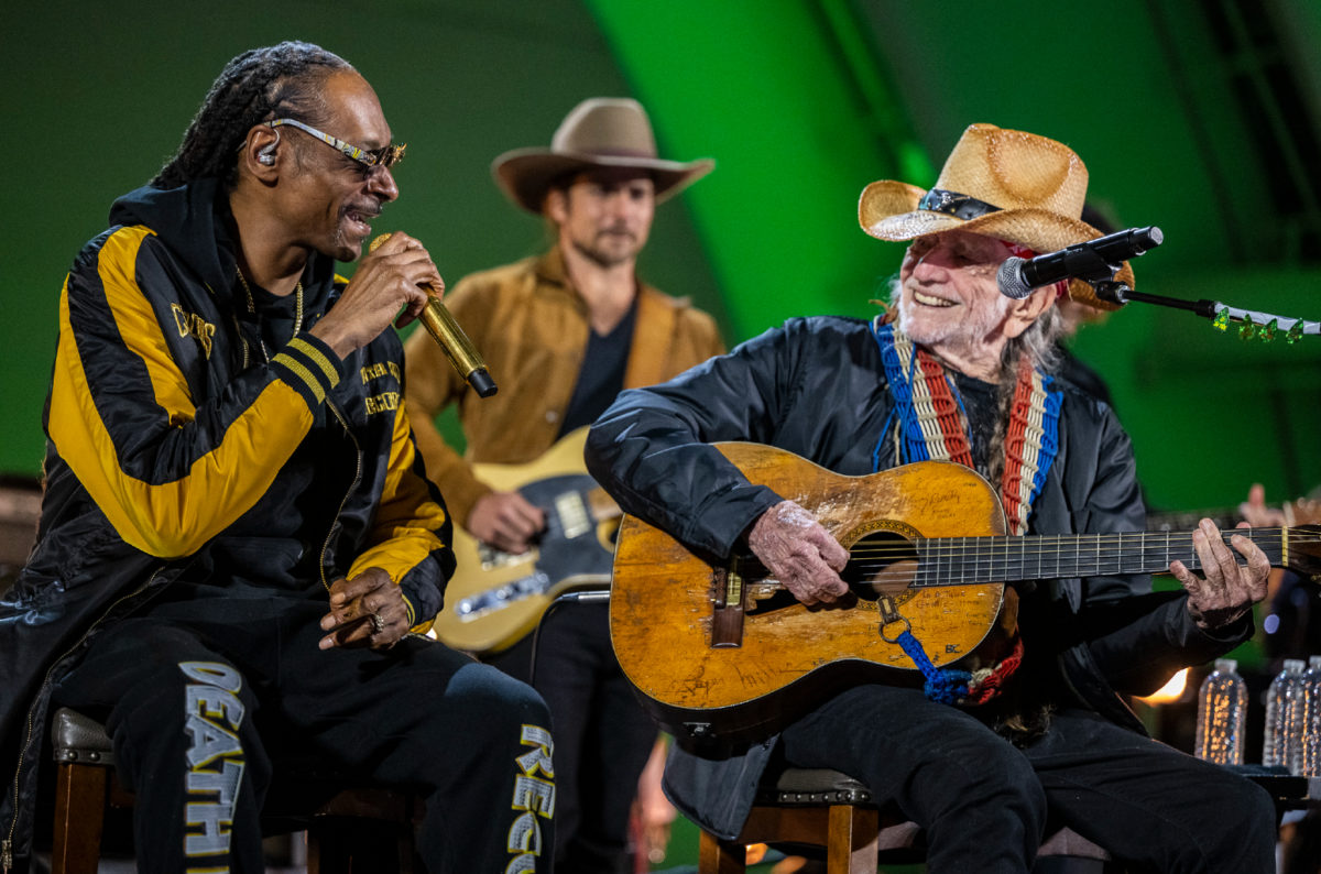 snoop-dogg-lukas-nelson-willie-nelson-2023-cr-timmermans-billboard-1548118410