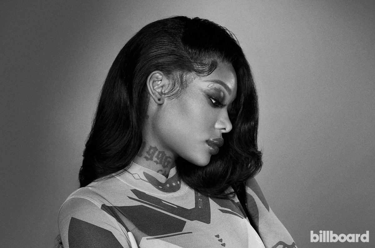 feature-summer-walker-billboard-2022-bb2-gizelle-hernandez-2-1548666632