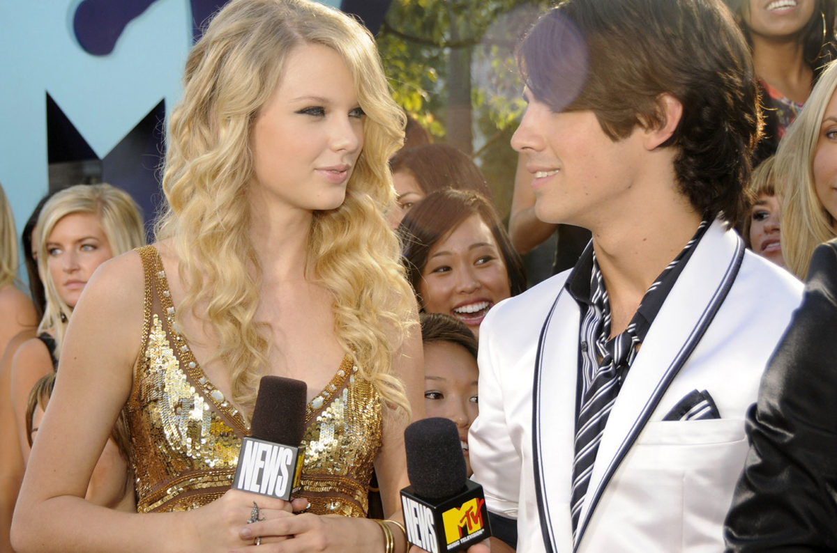 taylor-swift-and-joe-jonas-2008-vma-a-billboard-154890080