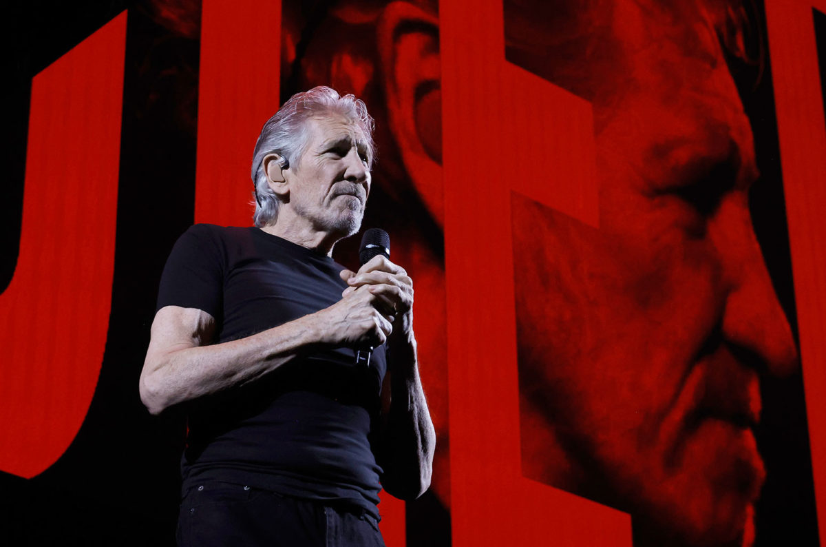 roger-waters-2022-billboard-154898606