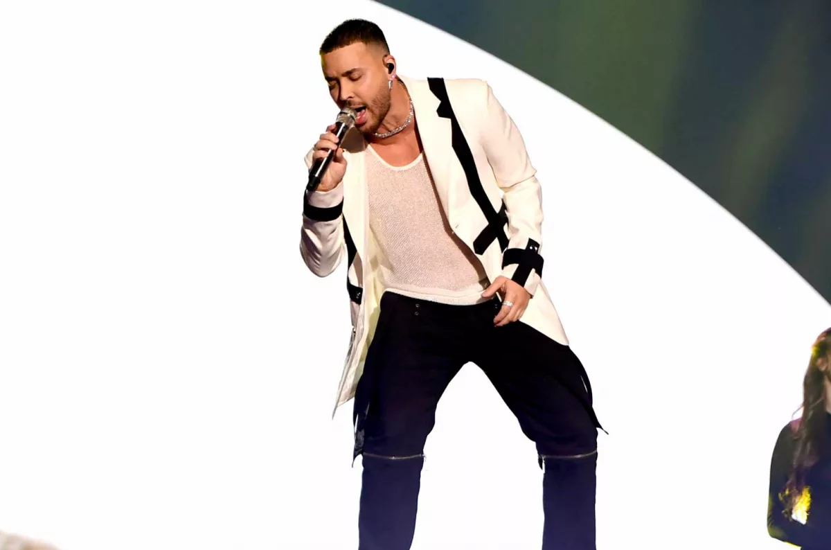prince-royce-show-2023-latin-ama-billboard-1548700875