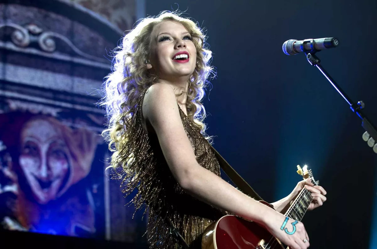taylor-swift-live-in-rotterdam-2011-billboard-1548451283