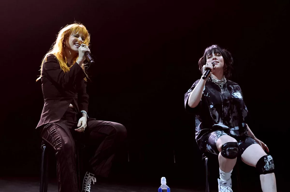 hayley-williams-and-billie-eilish-coachella-2022-billboard-154816461