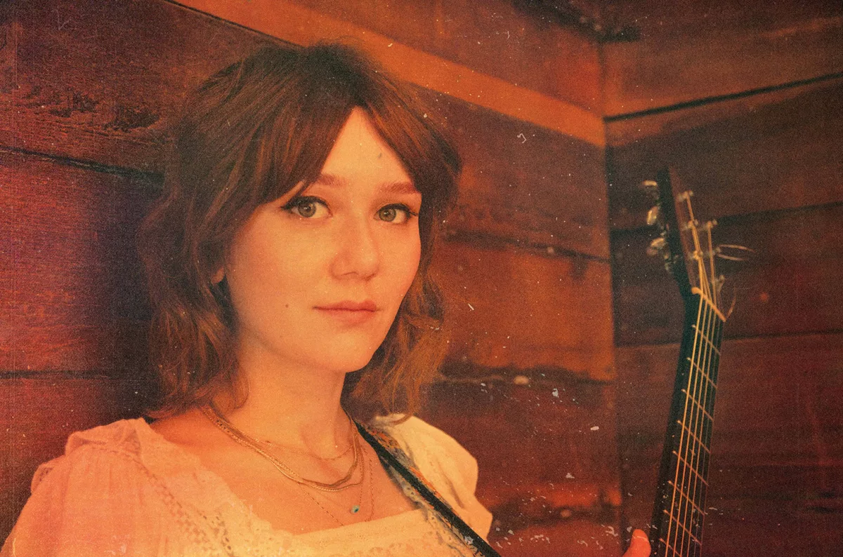 02-molly-tuttle-2022-press-cr-samantha-muljat-billboard-1548681259