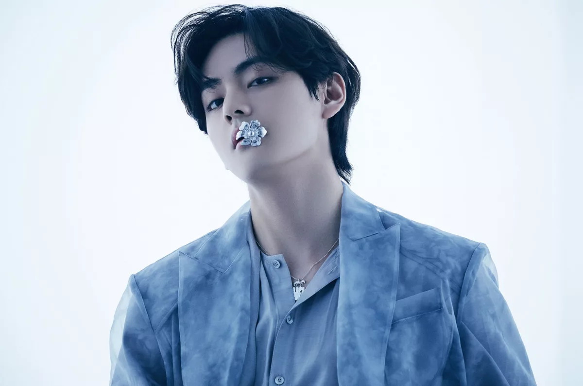 02-v-bts-door-billboard-1548917257