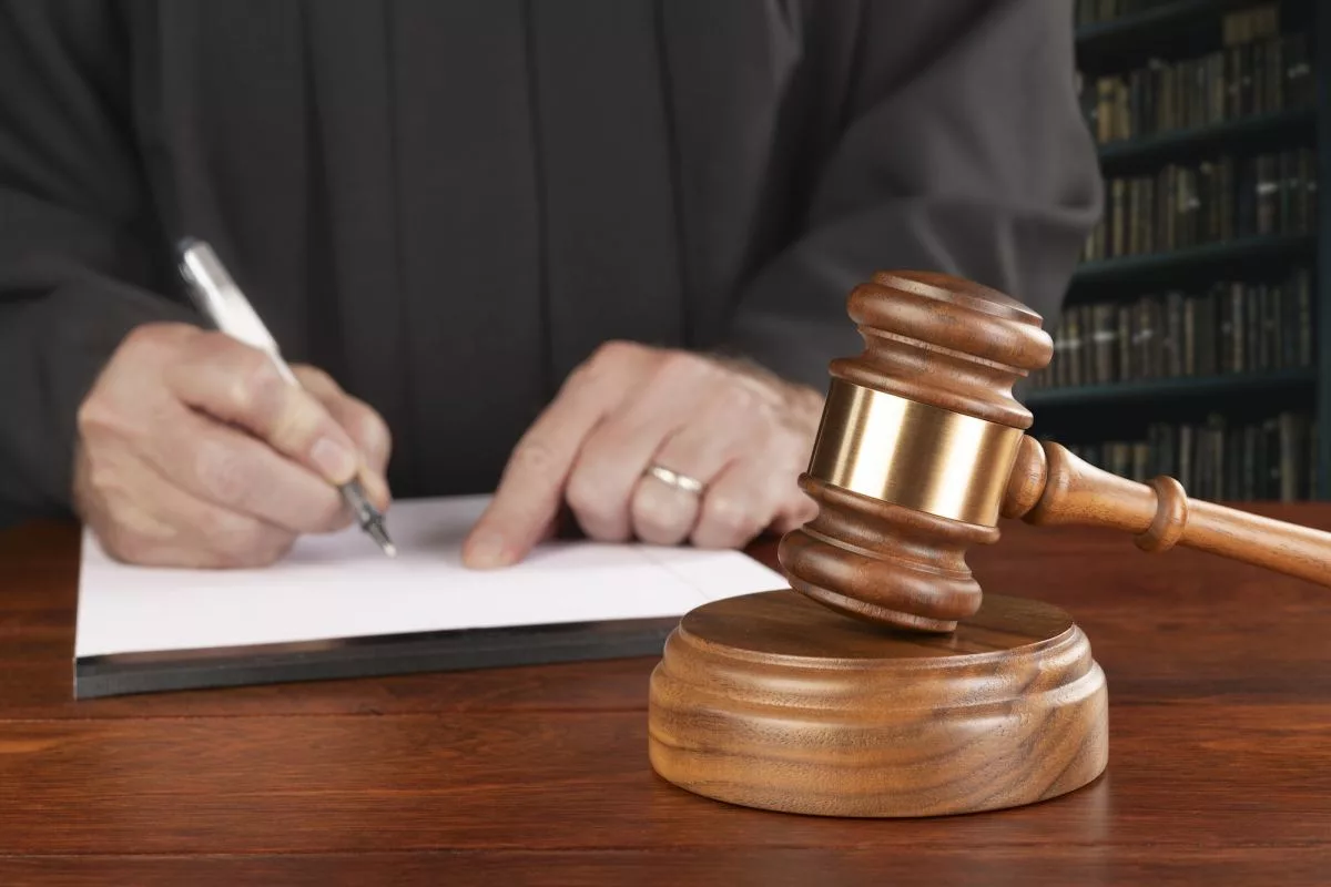 gavel-and-judge-in-court254485