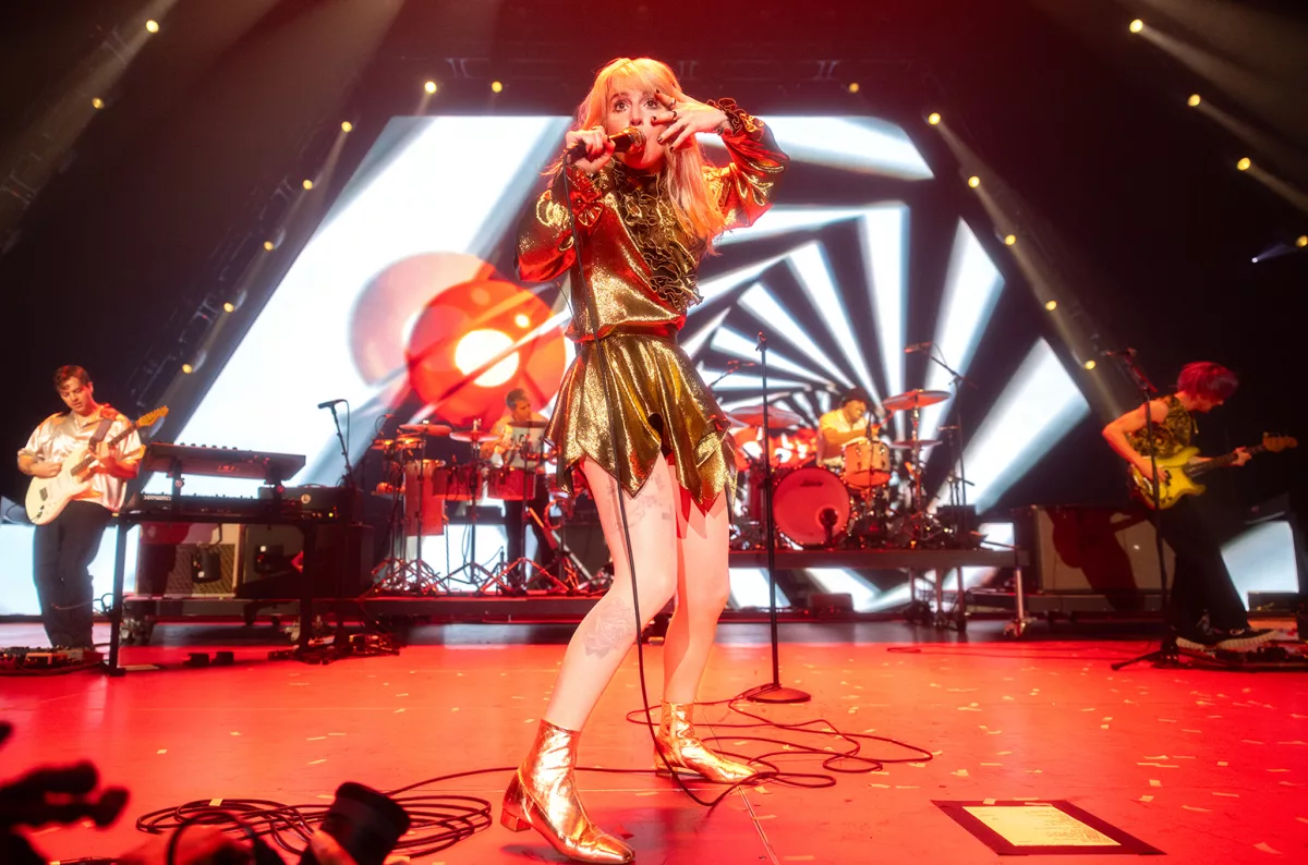 hayley-williams-paramore-kia-forum-2-2023-billboard-1548338739