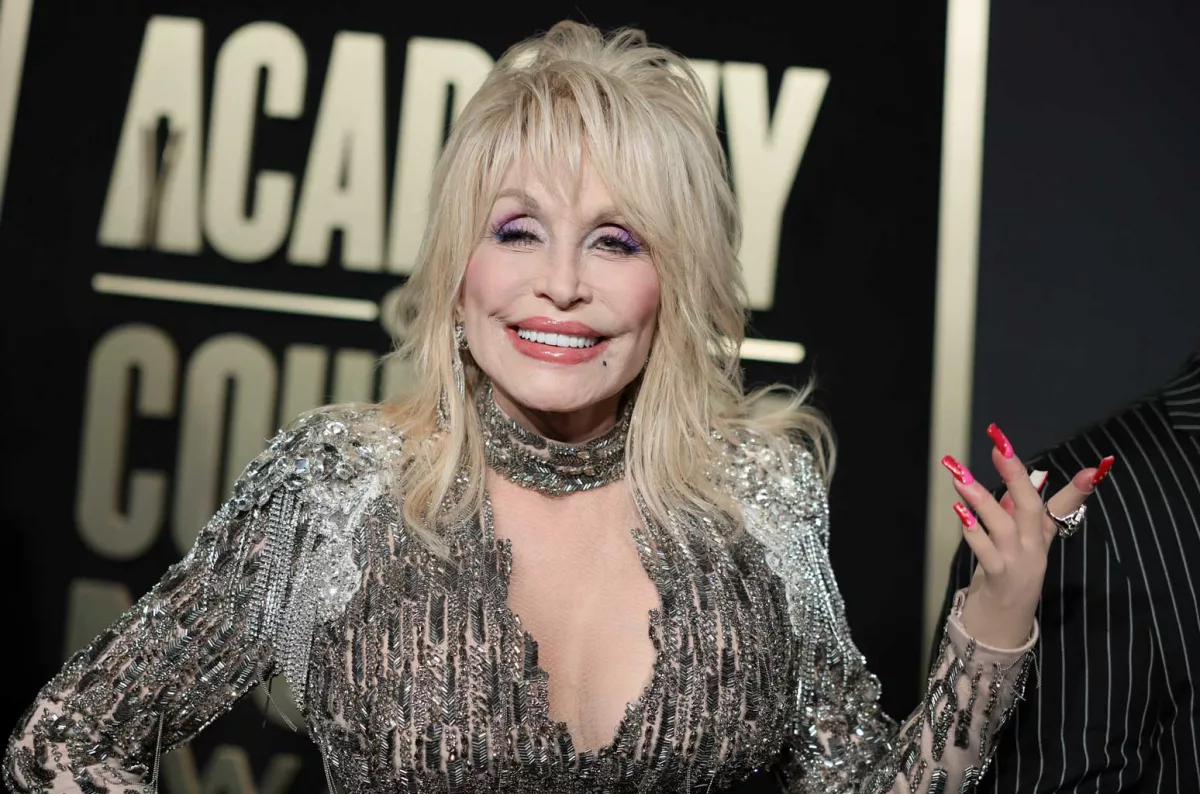 dolly-parton-acm-may-2023-billboard-1548302573
