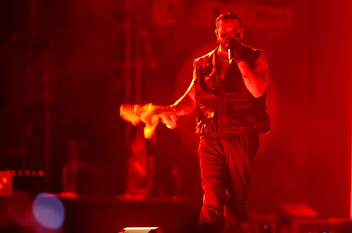 drake-lollapalooza-chile-2023-billboard-1548518609