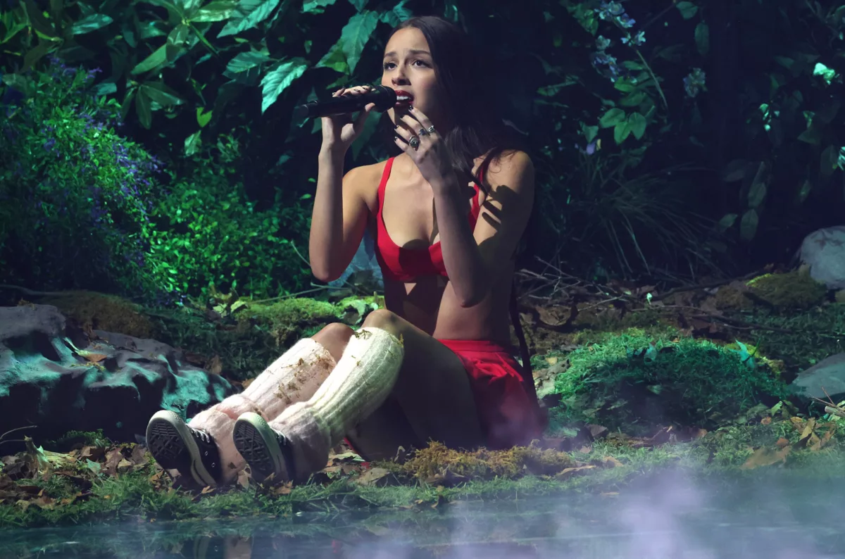 04-olivia-rodrigo-2023-vma-show-a-billboard-1548756089