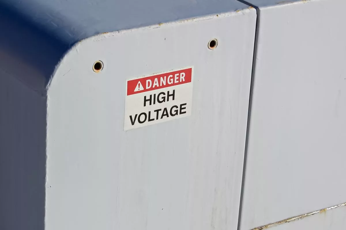 danger-high-voltage-sign-on-an-electrical-box437278
