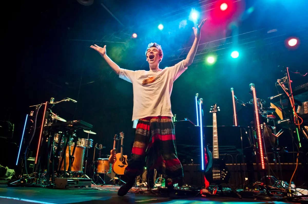 jacob-collier-huxleys-2019-billboard-1548-1606252959143053