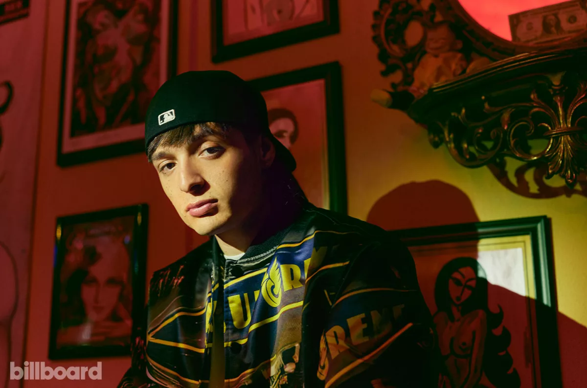 cover-peso-pluma-billboard-2023-bb9-mary-beth-koeth-3-1548774679