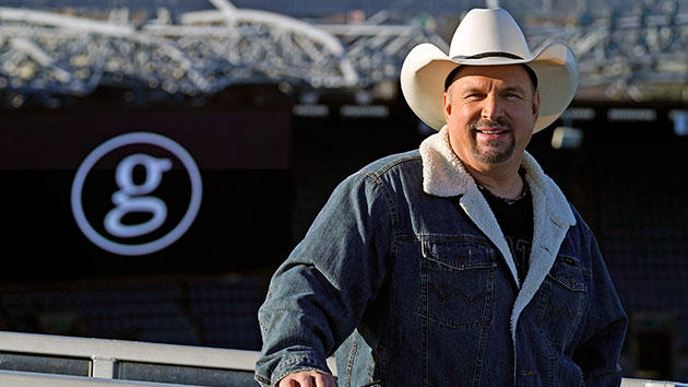 getty_garthbrooks_120121