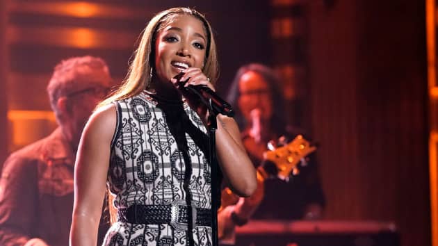 e_mickeyguyton_060322