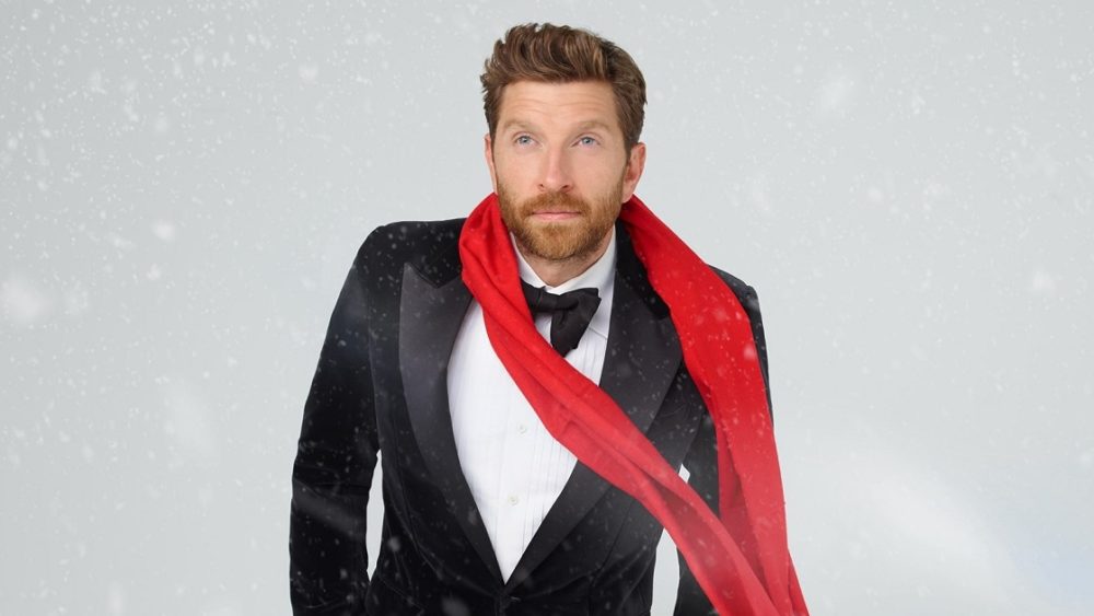 brett-eldredge-mr-christmas-2021-shot-2