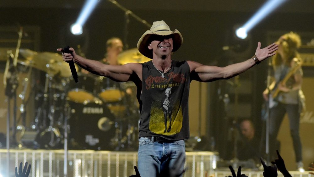 kenny-chesney-2022-headline-credit-rick-diamond-getty-images-3