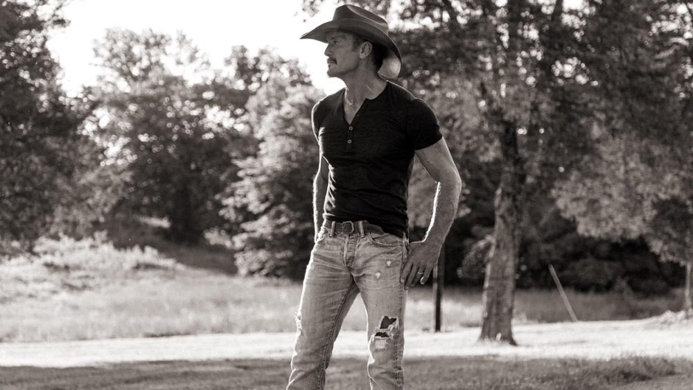 tim-mcgraw-bw-2022-image-2