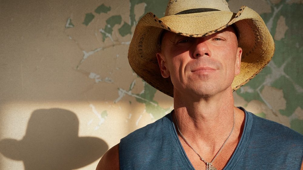 kenny-chesney_headline_credit-danny-clinch-8