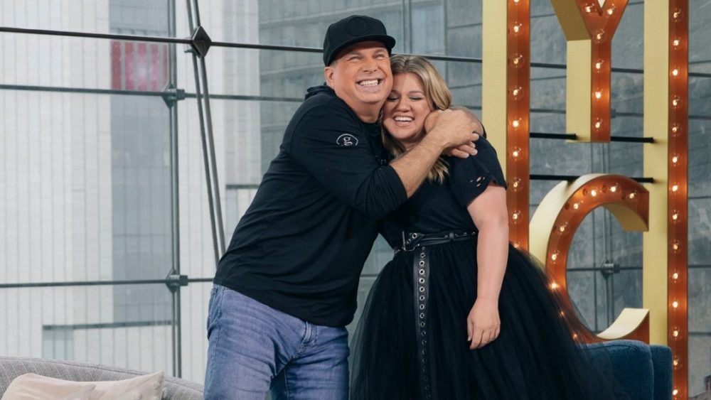 garth-brooks-on-the-kelly-clarkson-show-2022