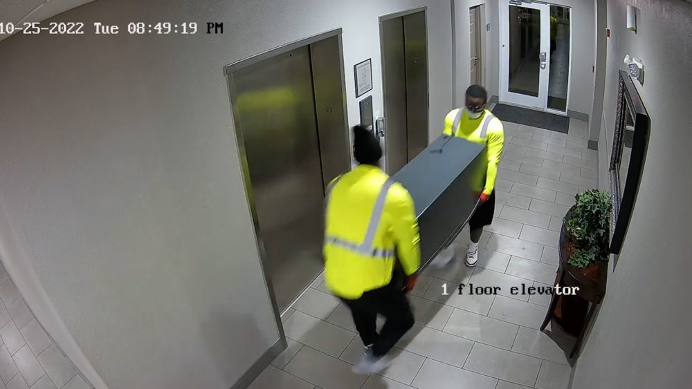 2-men-steal-atm-2