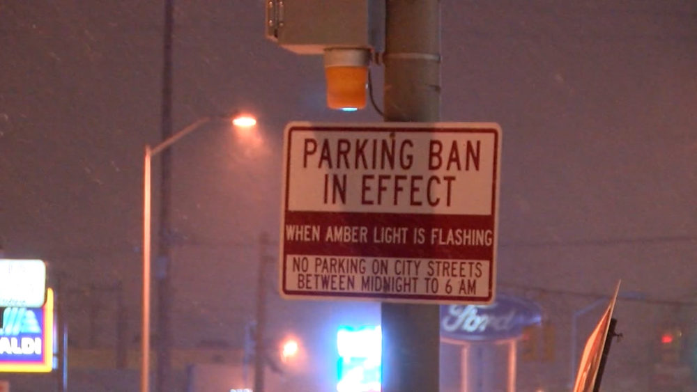 snow-emergency-sign-and-light-plattsburgh-ny