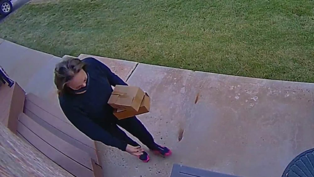porch-pirate-in-lakewood-12-14-22-2