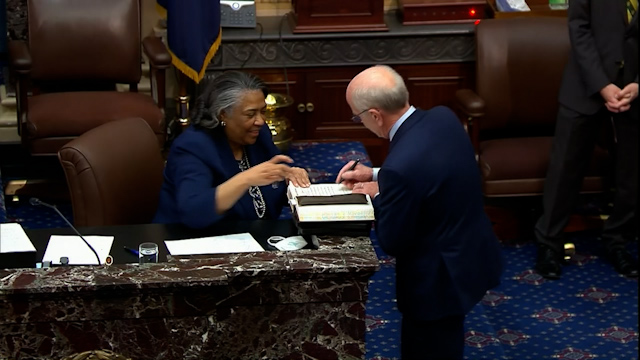 welch-takes-oath