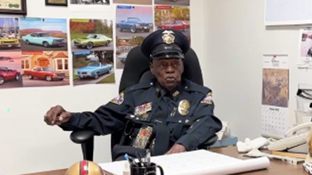 93-yo-cop2360554