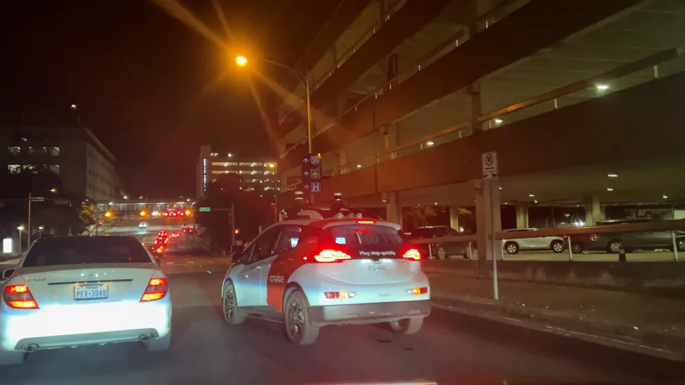 driverless-cars-stop-traffic-on-austin-streets865646