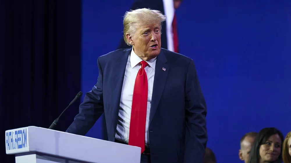 trumpdonald_062423gn50_w-1295153