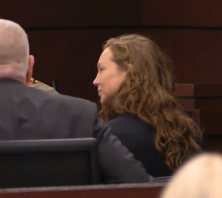 kaitlin-armstrong-with-her-defense-attorneys-on-the-first-day-of-her-murder-trial445080