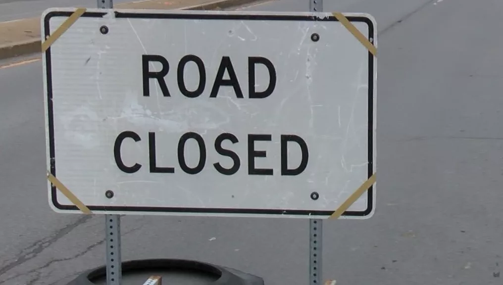 road-closed832052