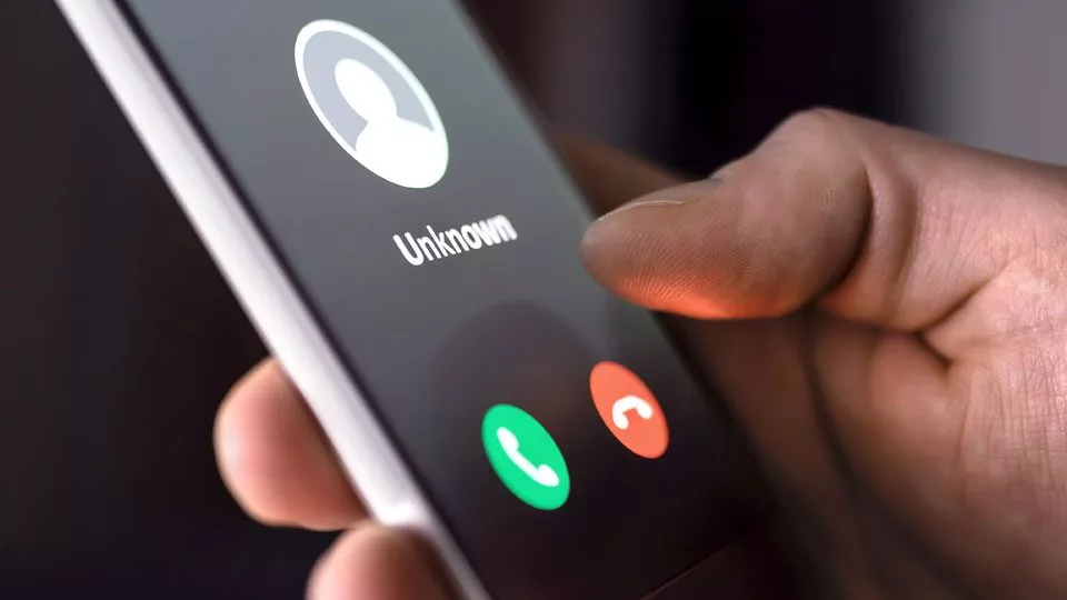 unknown-caller-phone-scam-alert-1904502