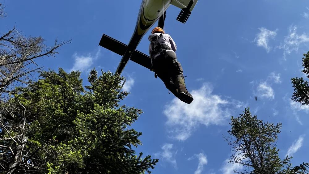 hurricane-mountain-hoist-rescue-rotated920251