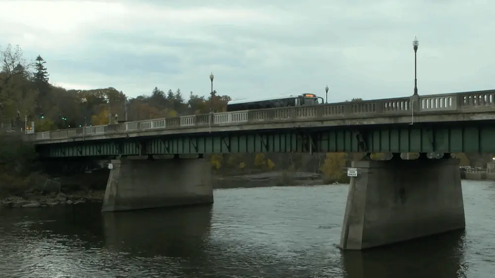 vlcsnap-2025-11-03-22h23m58s396-e1762226664370182637