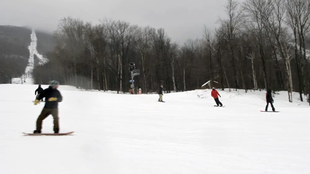 ap19326644627084-1822342