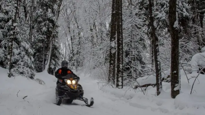 snowmobiling-snowmobiles-winter-snowing-snow-forests-winter-wonderland610921