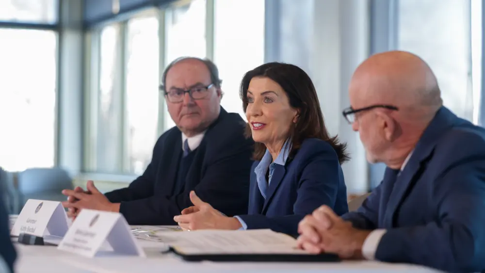governor-hochul-meets-with-business-owners-to-highlight-the-impact-of-tariffs_55139152162_o798600
