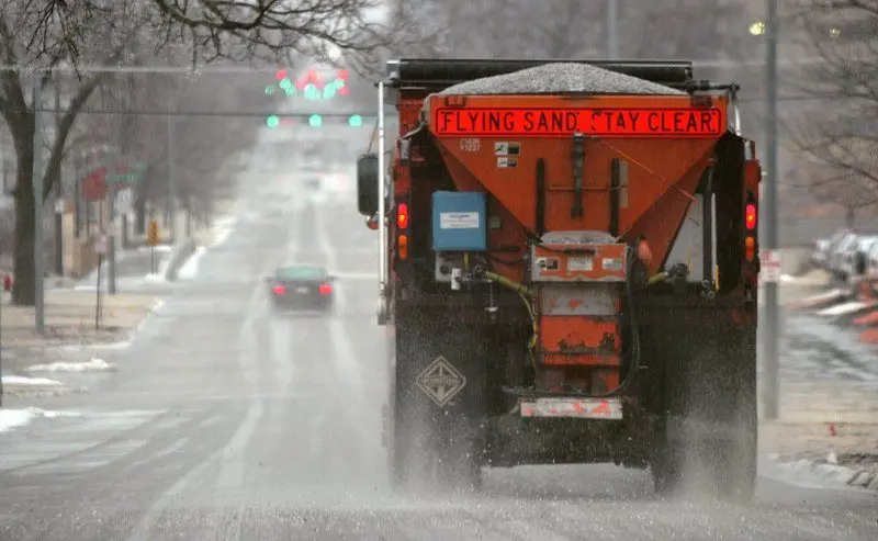 salting-roads_38440297_ver1104504