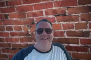pepper-on-brick-solo-centered