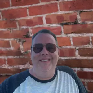 pepper-on-brick-solo-centered