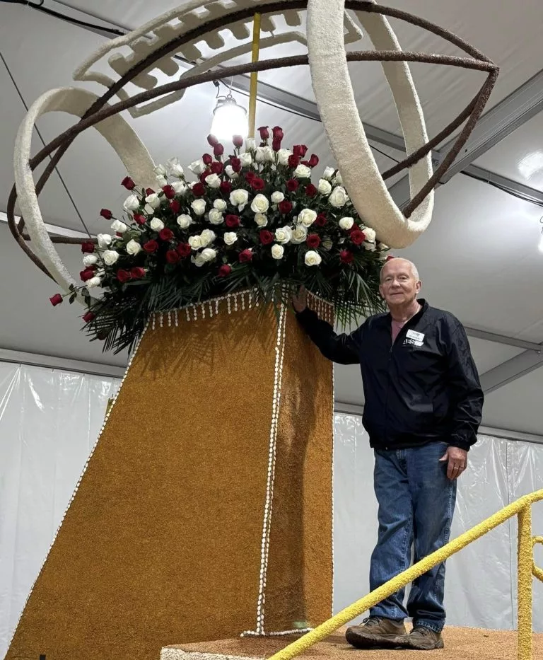 rose-parade-dave-engelmeyer-on-ohio-state-football-float-010125-768x933708629-1