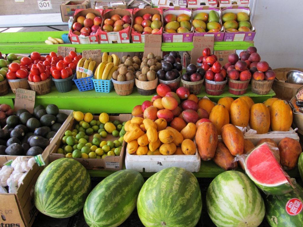 farmers-market-fruit-stand