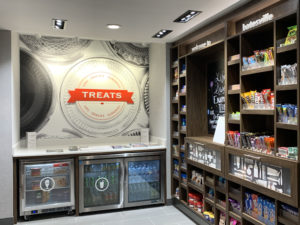 hampton-lobby-snacks